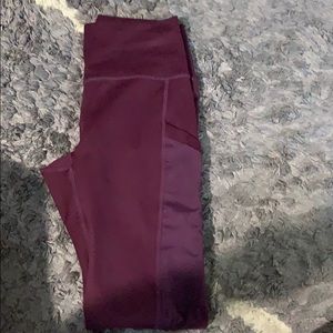 Fabletics Mila high waisted pocket Capri burgundy